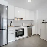 Tranquil Sunny With Private Rooftop *