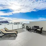 Lejlighed Tranquil Sunny With Private Rooftop