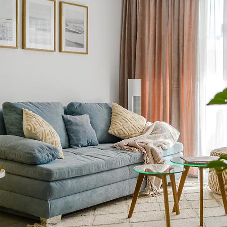 Tranquil Sunny With Private Rooftop גרנדילה דה אבונה