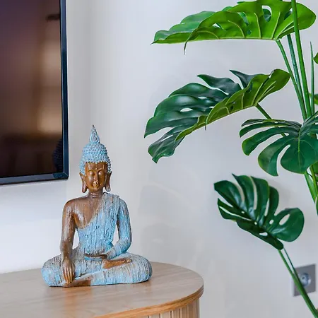 Tranquil Sunny With Private Rooftop