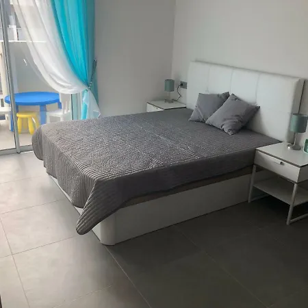 דירה Tranquil Sunny With Private Rooftop