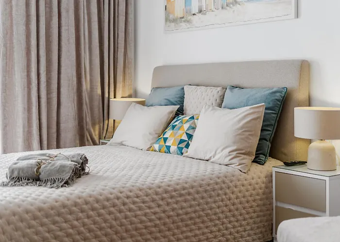 شقة Tranquil Sunny With Private Rooftop *