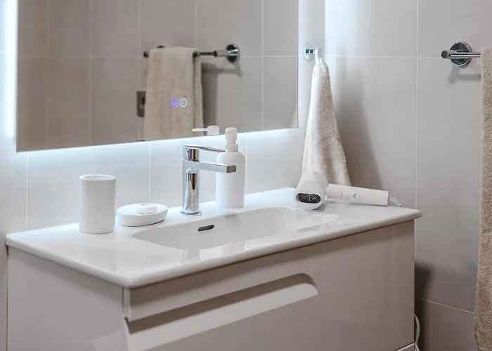 Tranquil Sunny With Private Rooftop * غراناديا دي أبونا