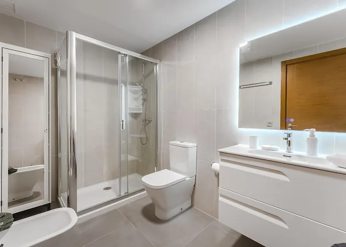 Tranquil Sunny With Private Rooftop * غراناديا دي أبونا