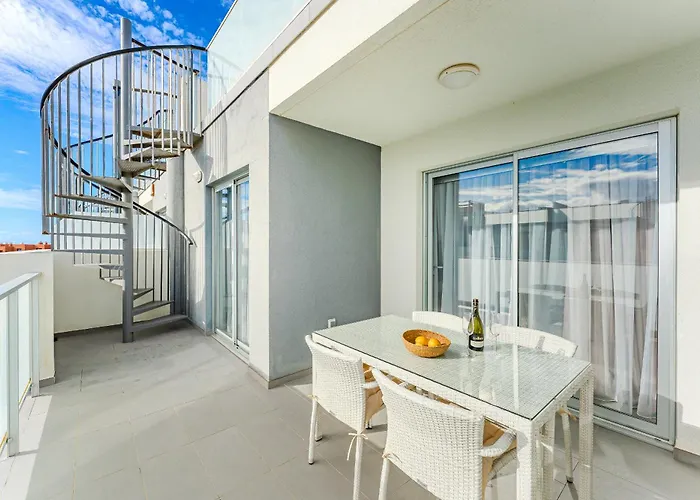 Tranquil Sunny With Private Rooftop شقة غراناديا دي أبونا