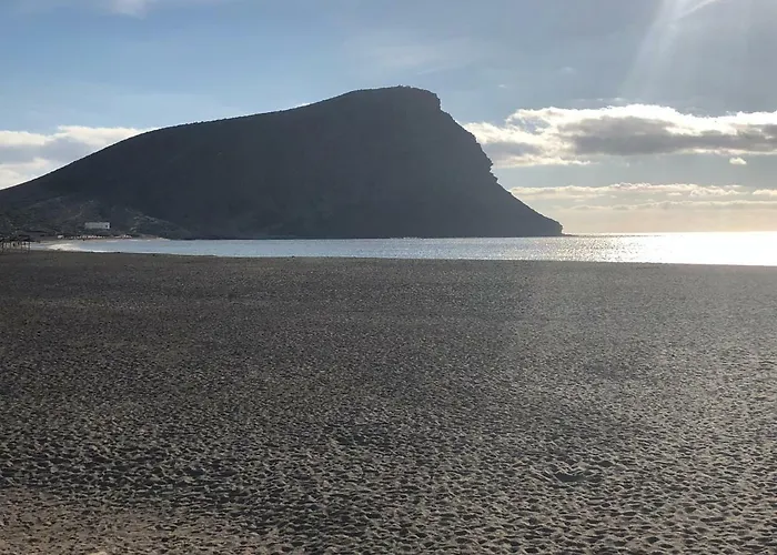 Tranquil Sunny With Private Rooftop Apartment *