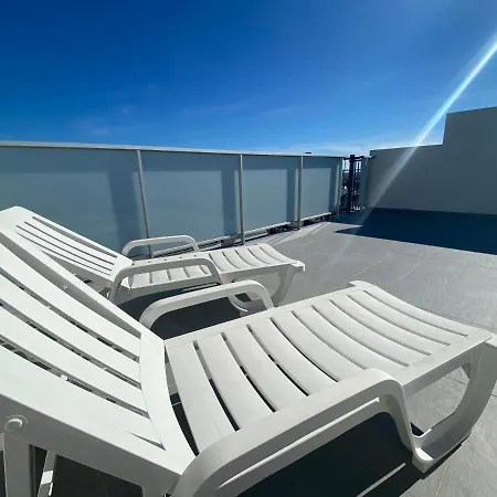 Tranquil Sunny With Private Rooftop