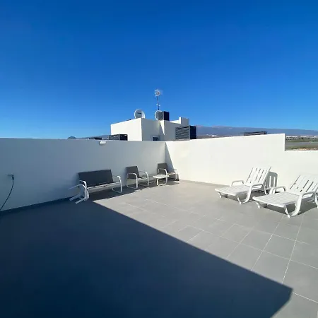 Tranquil Sunny With Private Rooftop Apartman *