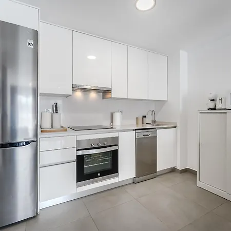 Tranquil Sunny With Private Rooftop *