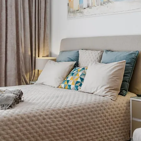 Apartamento Tranquil Sunny With Private Rooftop *