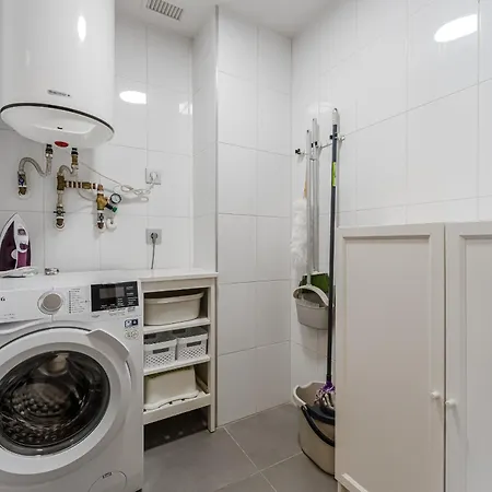 Tranquil Sunny With Private Rooftop *