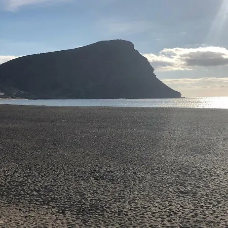 Tranquil Sunny With Private Rooftop Apartman *