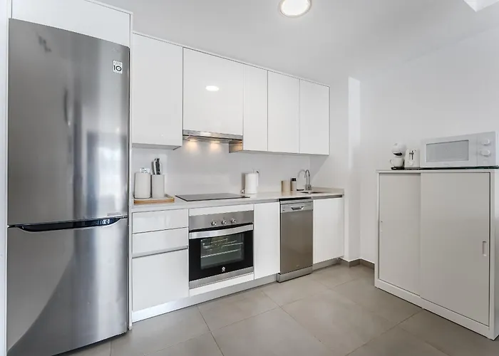 Tranquil Sunny With Private Rooftop *